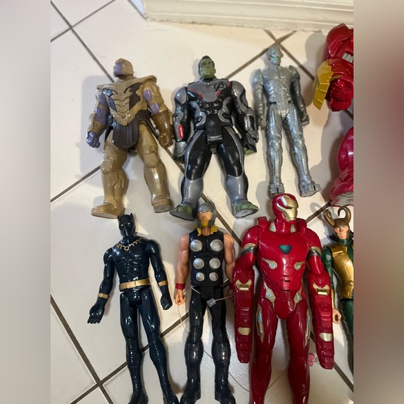 Action Figures - Picture 3 of 4